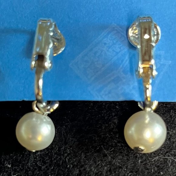 Enchanting ‘Pearl’/Crystal Silver Tone Clip Earrings - Picture 2 of 6
